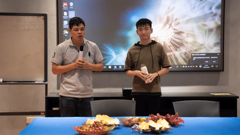 他是卡百利設(shè)計師，如今將前往大學繼續(xù)學習深造！