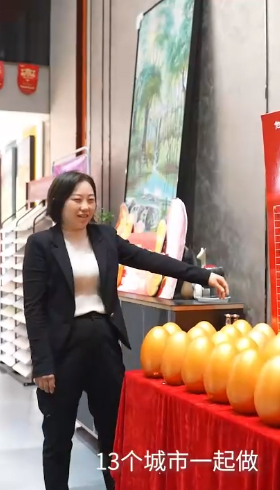 創(chuàng)業(yè)小白在13座城市pk賽里勇拿業(yè)績第一，她卻說成功是有貴人相助