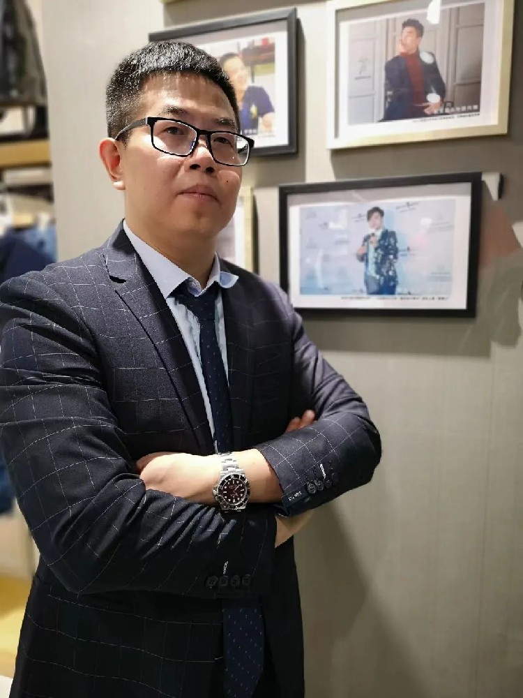 從藝術(shù)涂料小白到“全國十大金商”，他只用了3年時間