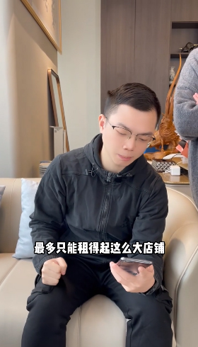 小門店的春天到了！45㎡也能做藝術(shù)漆門店