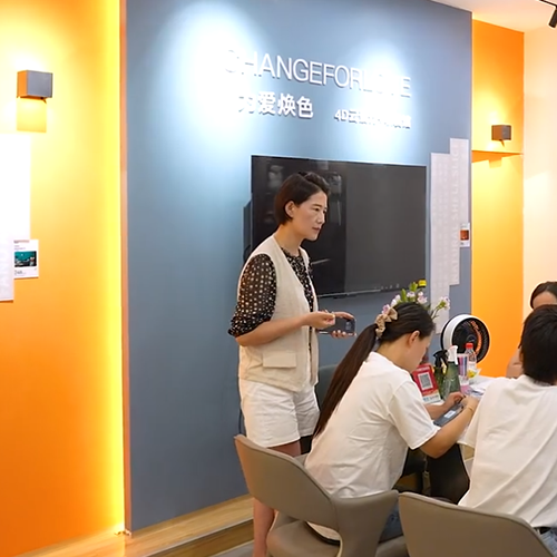 卡百利海門經(jīng)銷商張文萍：做好服務(wù)，做好施工，做好口碑